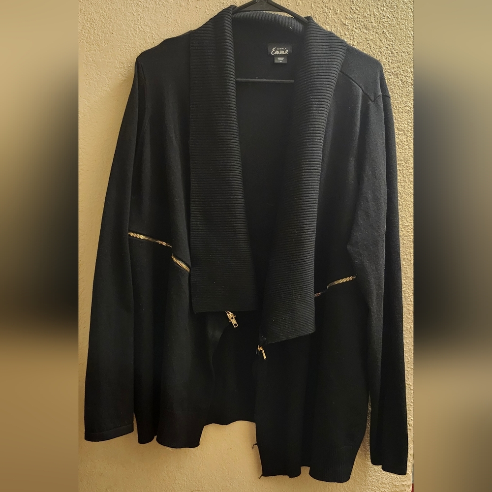 Simply Emma Black and Gold Cape for Elegant Occasions